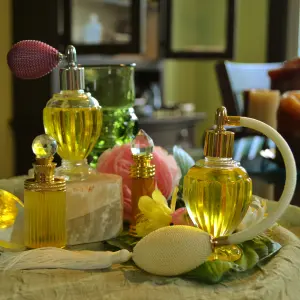 Collection de flacons de parfum en verre