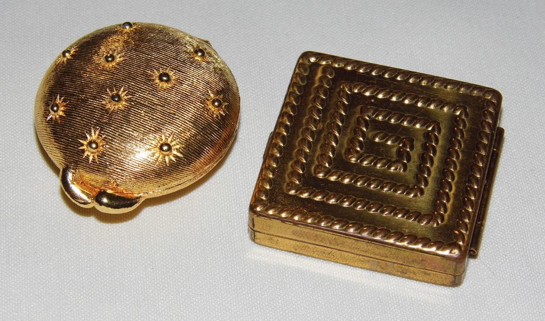 Compact de parfum solide ouvert