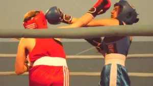 Deux boxeuses sur un ring