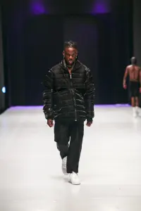 Rema sur le podium de la Lagos Fashion Week 2019