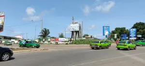 Circulation au rond-point de Daloa, Côte d’Ivoire