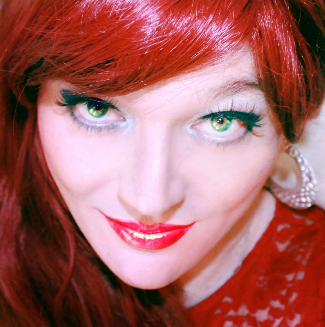 Coloration rouge cuivrée illustrant la tendance spicy copper 2026