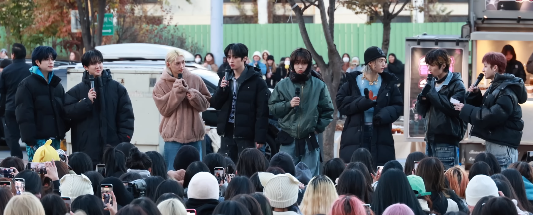 Le groupe Stray Kids lors d’un mini fan meeting en 2023