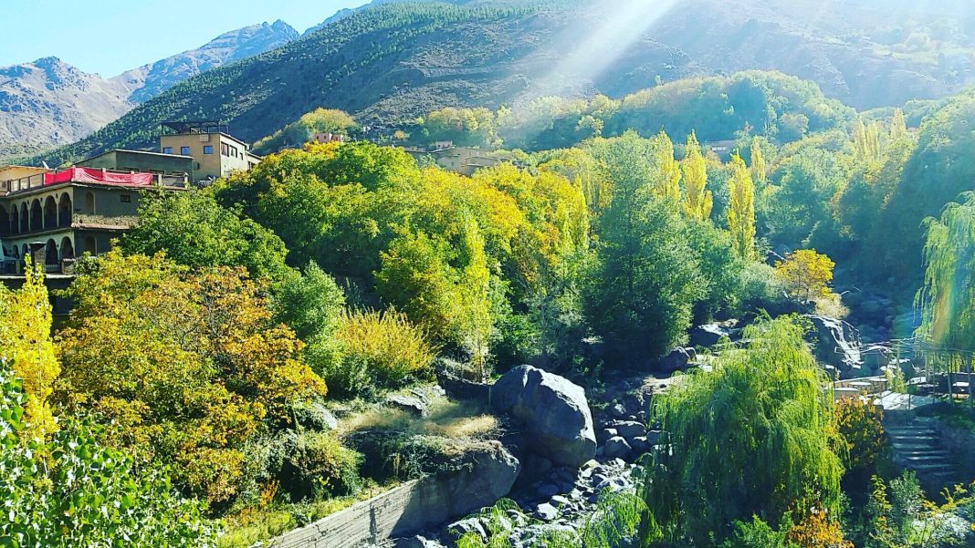 Vue de Tahannaout au Maroc, lieu de la résidence artistique JamSalam 2026