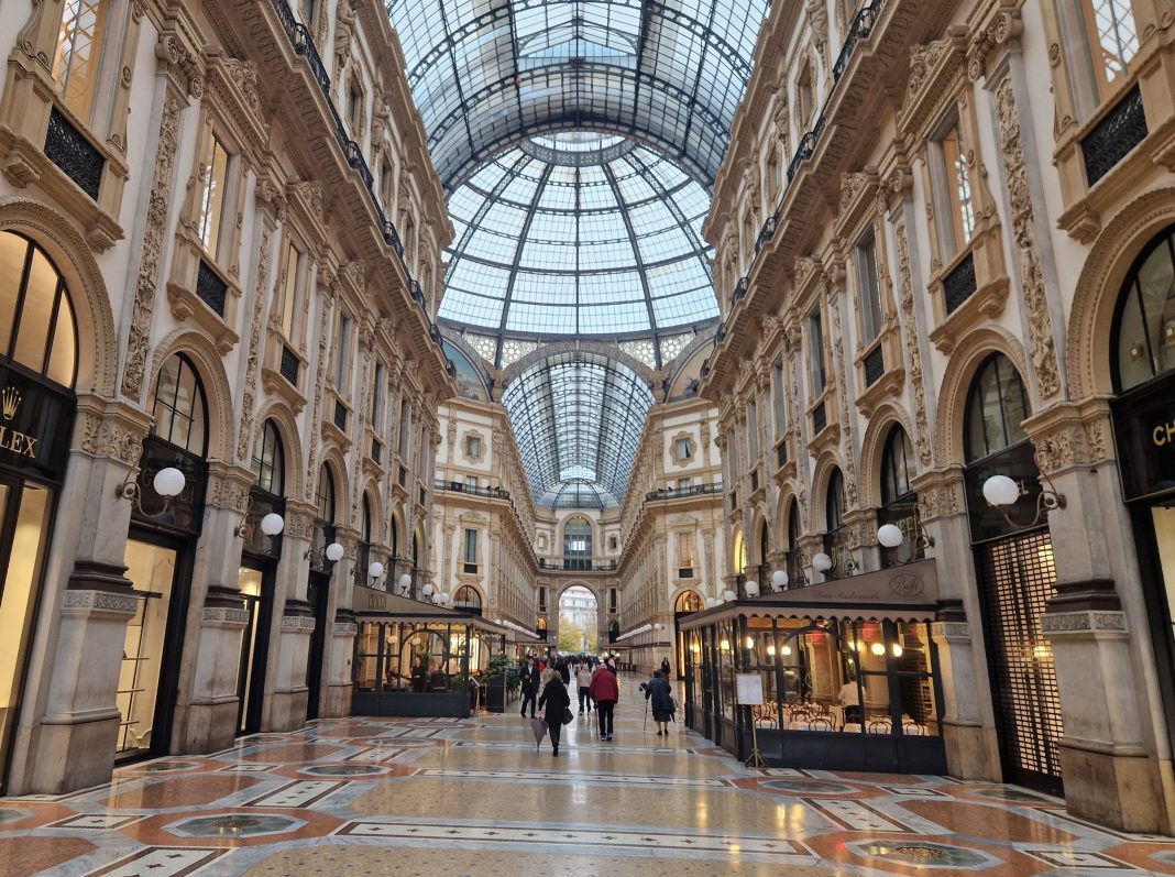 Intérieur de la Galleria Vittorio Emanuele II à Milan
