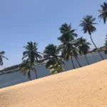 Une baie de Grand-Lahou près du village de Lahou Kpanda