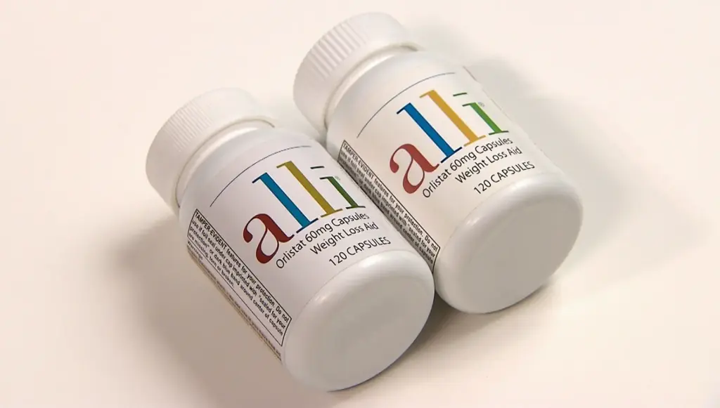 Comparaison entre des emballages de médicaments authentiques et contrefaits