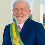 Luiz Inácio Lula da Silva portant l’écharpe présidentielle du Brésil