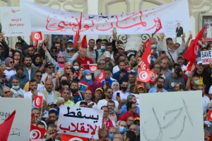 Des manifestants rassemblés à Tunis en octobre 2021