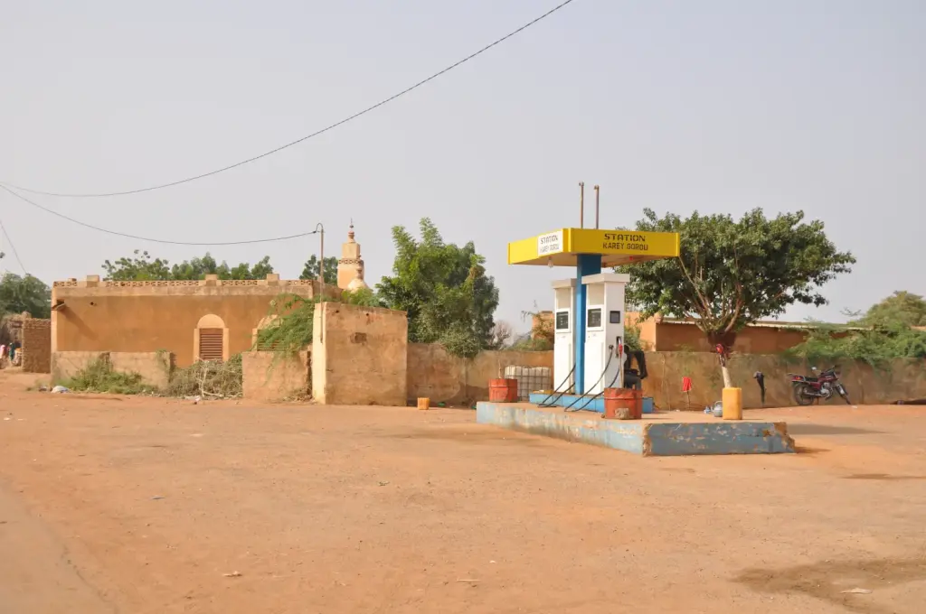 Une station-service à Karey Gorou près de Niamey au Niger