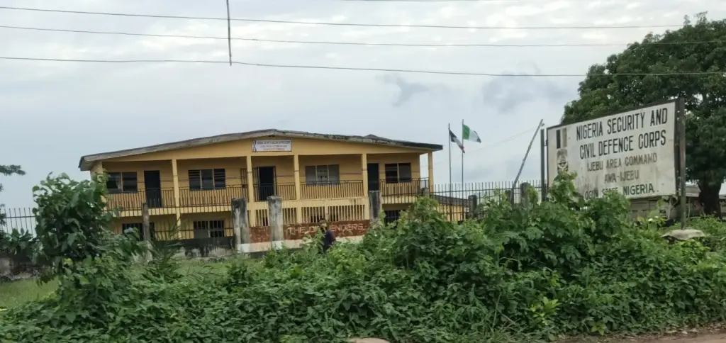 Un commandement du Nigeria Security and Civil Defence Corps à Awa Ijebu