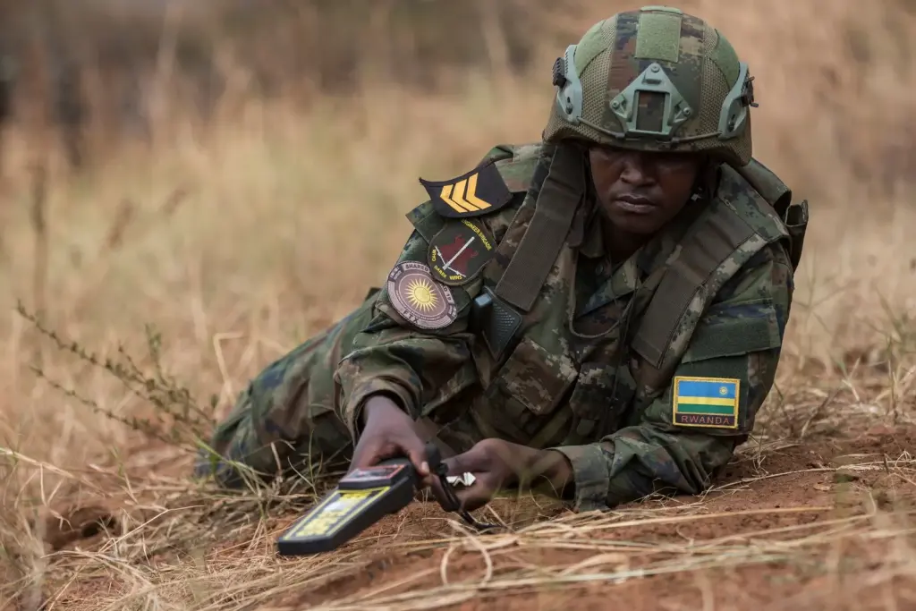 Des membres des Forces rwandaises de défense lors d’un exercice à Gabiro en 2019