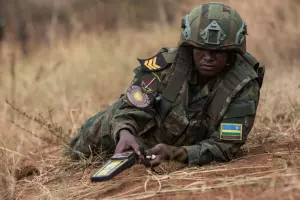 Des membres des Forces rwandaises de défense lors d’un exercice à Gabiro en 2019