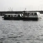 Bateau-bus SOTRA naviguant sur la lagune Ébrié à Abidjan