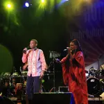 Youssou N’Dour, au centre gauche, avec le Super Étoile de Dakar sur scène à Rudolstadt en 2011